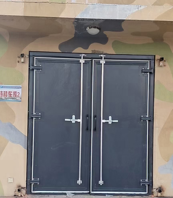 灵台工业平开门