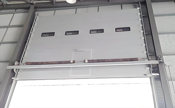 灵台工业滑升门