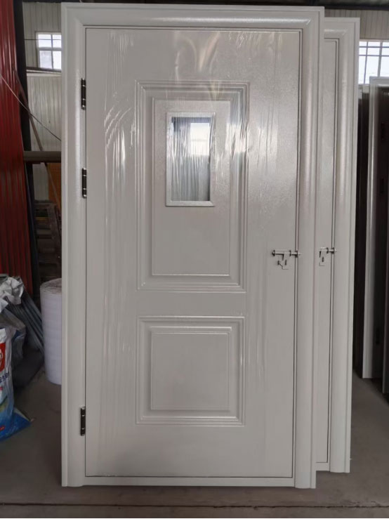 灵台学校教室门