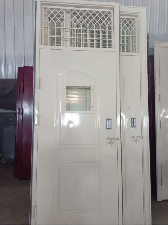 灵台学校教室门 灵台学校教室门