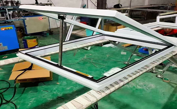 某地下车库出入口灵台排烟窗配置工程