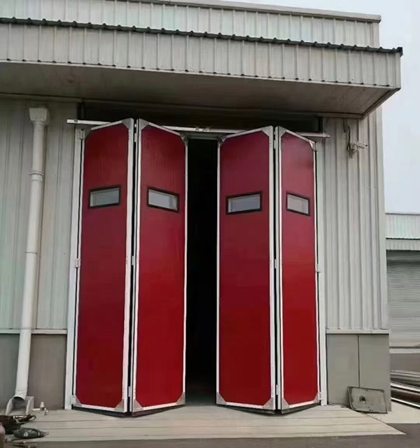 灵台工业折叠门在大型装配车间出入口的应用实例